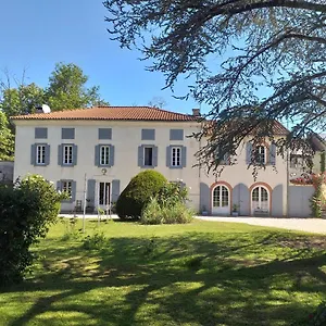  Séjour chez l'habitant Chez Celine Et Philippe Marie Dans Propriété De Charme Avec Piscine